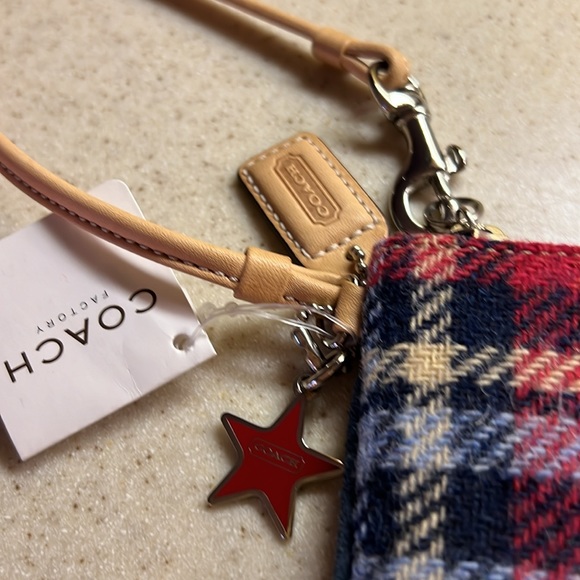 NWT VINTAGE COACH HOLIDAY PLAID SMALL WRISTLET - Picture 2 of 4